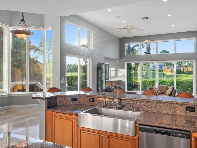 Продажа дома по адресу 10873 Egret Pointe Lane - фото 6359763