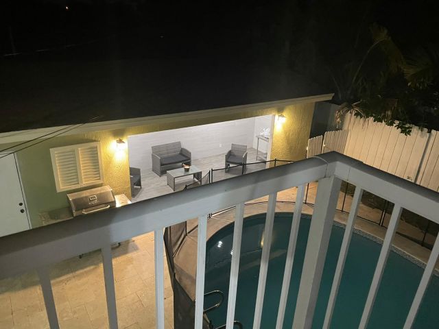 Продажа дома по адресу 150 NE 26th Court - фото 6360040