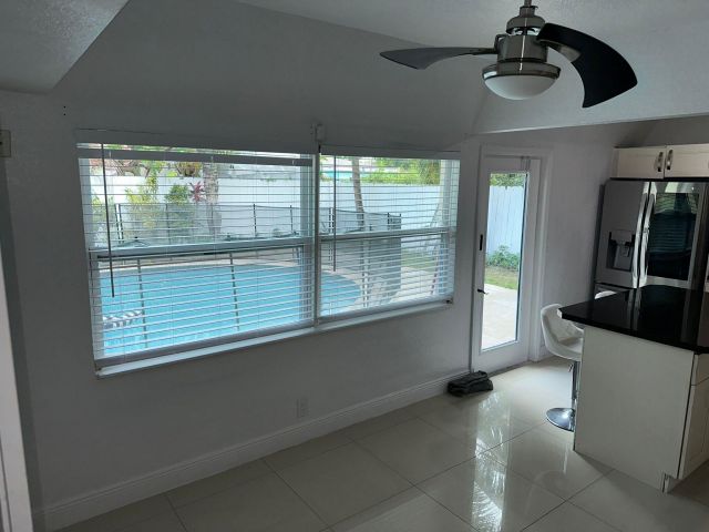 Продажа дома по адресу 150 NE 26th Court - фото 6360042