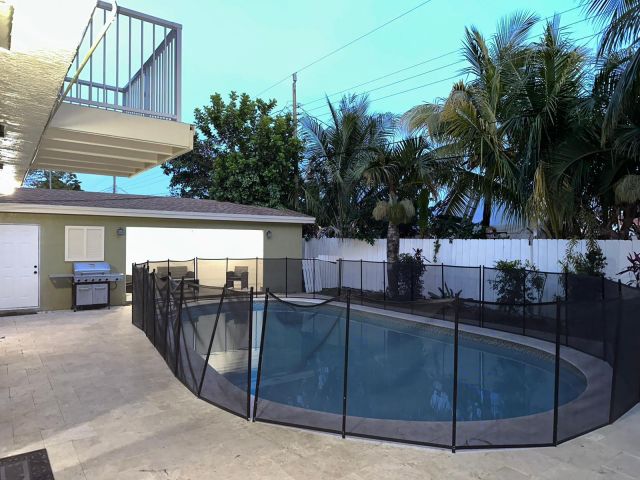 Продажа дома по адресу 150 NE 26th Court - фото 6360044