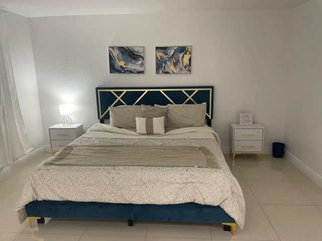 Продажа дома по адресу 150 NE 26th Court - фото 6360045