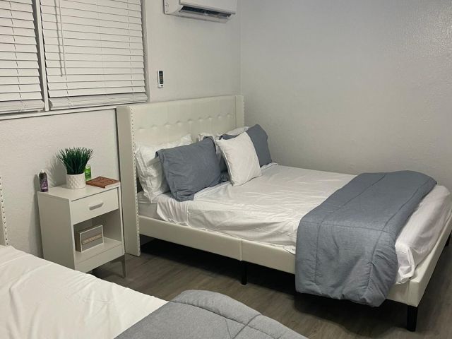 Продажа дома по адресу 150 NE 26th Court - фото 6360046