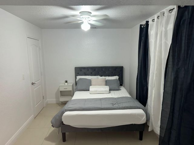 Продажа дома по адресу 150 NE 26th Court - фото 6360047