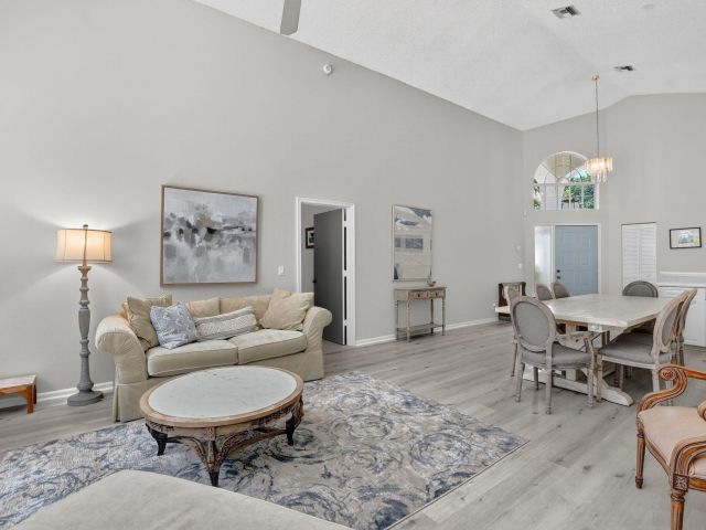 Продажа дома по адресу 5326 NW 21st Avenue - фото 6365767