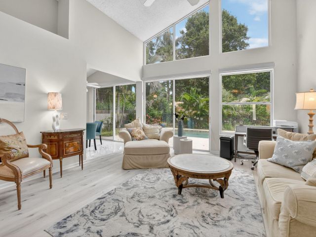 Продажа дома по адресу 5326 NW 21st Avenue - фото 6365769