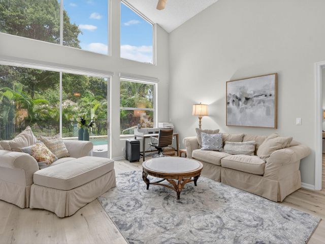 Продажа дома по адресу 5326 NW 21st Avenue - фото 6365770