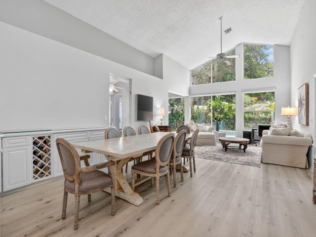 Продажа дома по адресу 5326 NW 21st Avenue - фото 6365773