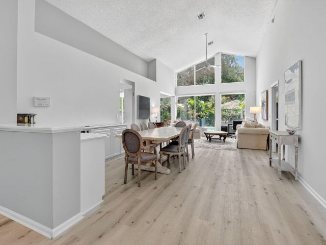 Продажа дома по адресу 5326 NW 21st Avenue - фото 6365774