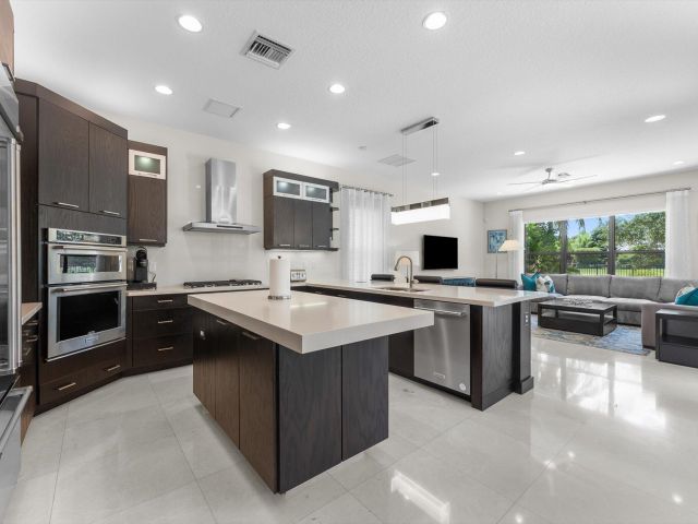 Дом в аренду по адресу 16615 Germaine Drive - фото 6416469