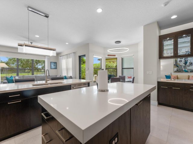 Дом в аренду по адресу 16615 Germaine Drive - фото 6416472