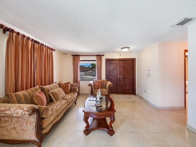 Продажа дома по адресу 13401 SW 30th Street - фото 6363415