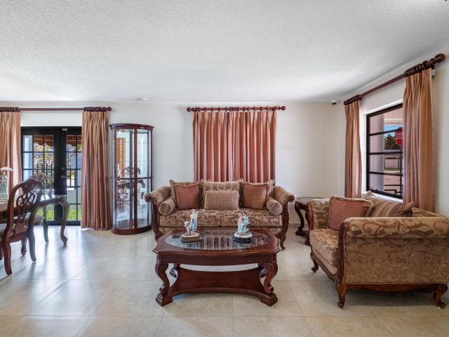 Продажа дома по адресу 13401 SW 30th Street - фото 6363422