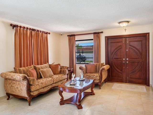 Продажа дома по адресу 13401 SW 30th Street - фото 6363423