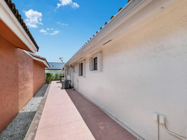 Продажа дома по адресу 13401 SW 30th Street - фото 6363427