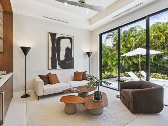 Продажа дома по адресу 354 NE 4th Street - фото 6378387