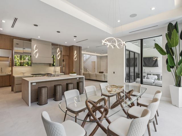 Продажа дома по адресу 354 NE 4th Street - фото 6378389