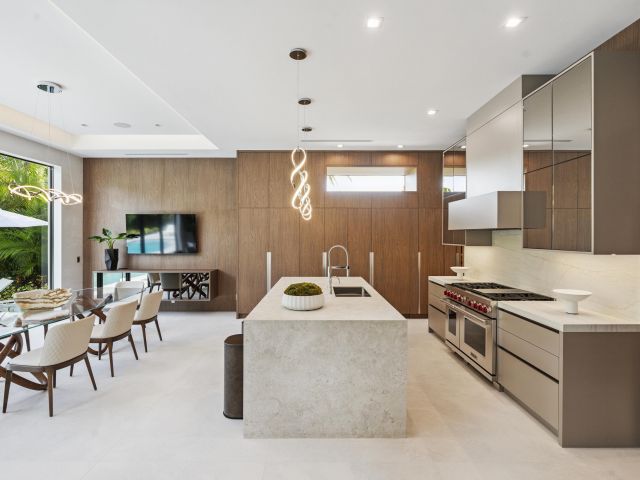 Продажа дома по адресу 354 NE 4th Street - фото 6378394