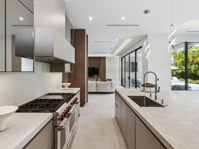 Продажа дома по адресу 354 NE 4th Street - фото 6378395