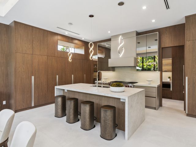 Продажа дома по адресу 354 NE 4th Street - фото 6378396