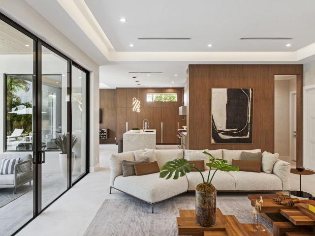 Продажа дома по адресу 354 NE 4th Street - фото 6378397