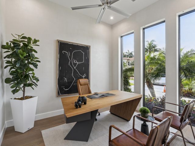 Продажа дома по адресу 354 NE 4th Street - фото 6378398