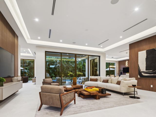 Продажа дома по адресу 354 NE 4th Street - фото 6378400