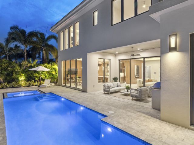 Продажа дома по адресу 354 NE 4th Street - фото 6378402