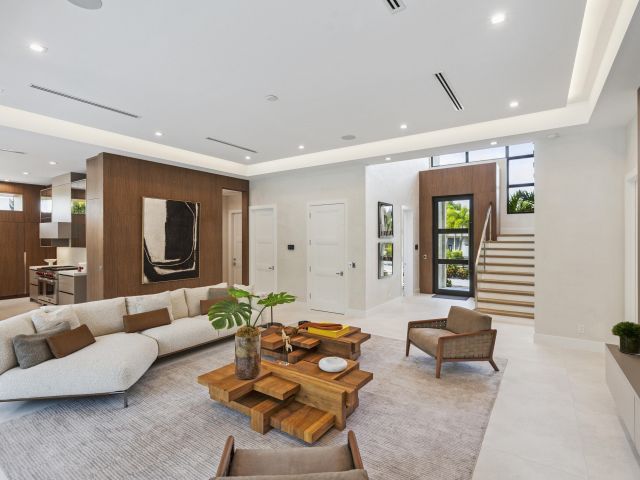 Продажа дома по адресу 354 NE 4th Street - фото 6378404