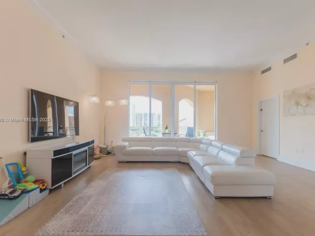 Продажа квартиры #710 - фото 6366100