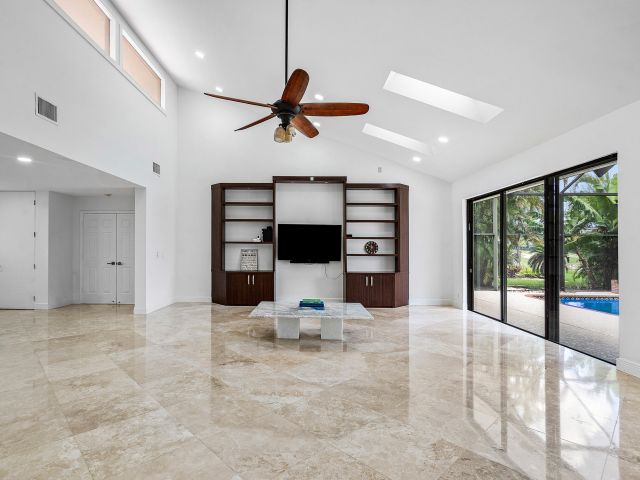 Дом в аренду по адресу 10391 Boca Woods Lane - фото 6365870