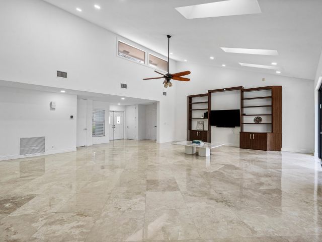 Дом в аренду по адресу 10391 Boca Woods Lane - фото 6365871