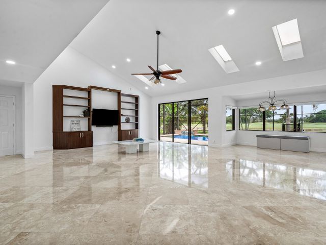 Дом в аренду по адресу 10391 Boca Woods Lane - фото 6365873