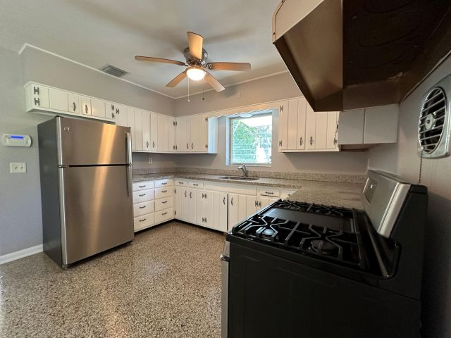 Дом в аренду по адресу 415 49th Street - фото 6592601