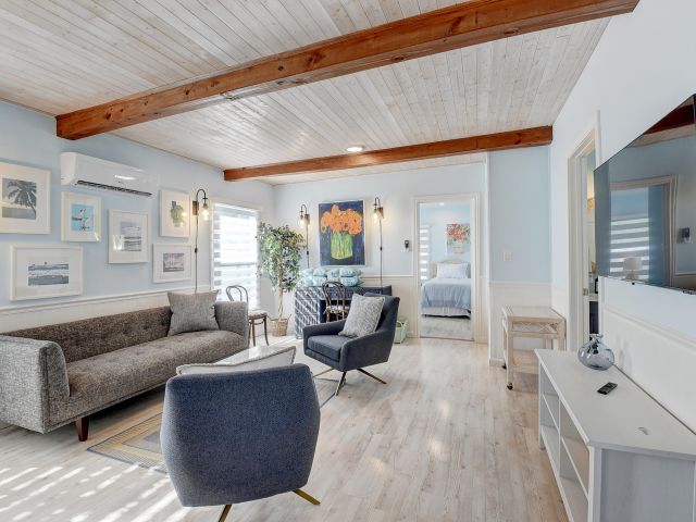 Дом в аренду по адресу 212 SW 1st Avenue - фото 6425853