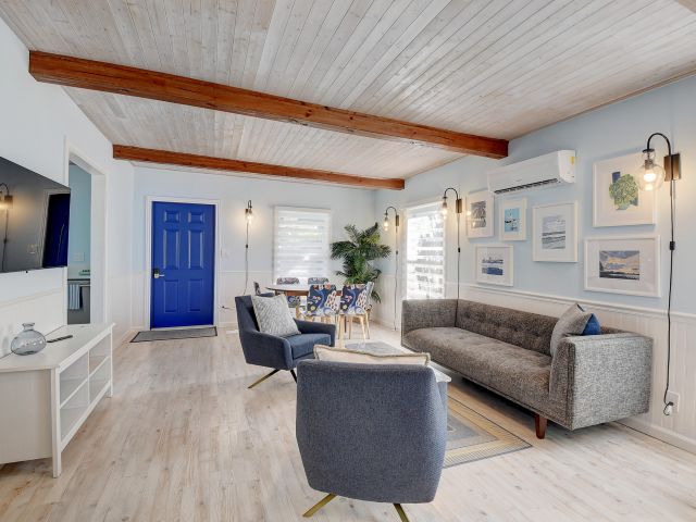 Дом в аренду по адресу 212 SW 1st Avenue - фото 6425855