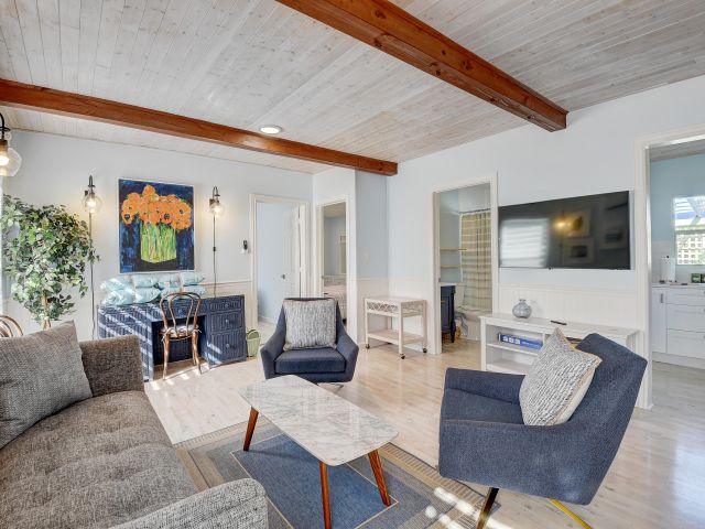 Дом в аренду по адресу 212 SW 1st Avenue - фото 6425857