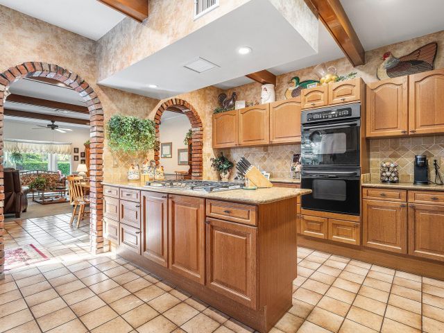 Продажа дома по адресу 4838 Charlton Way - фото 6373978