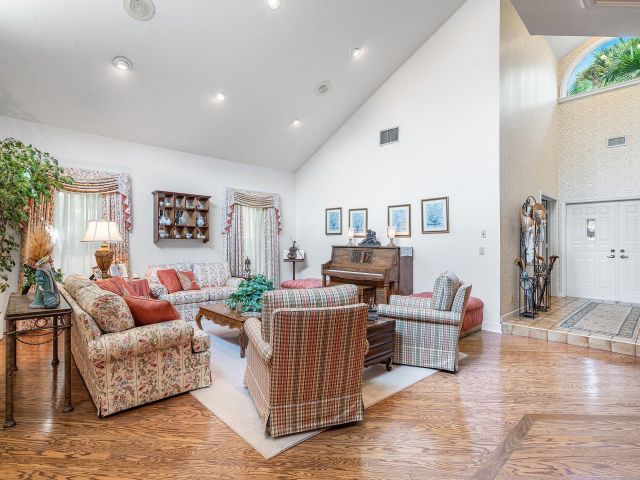 Продажа дома по адресу 4838 Charlton Way - фото 6373983