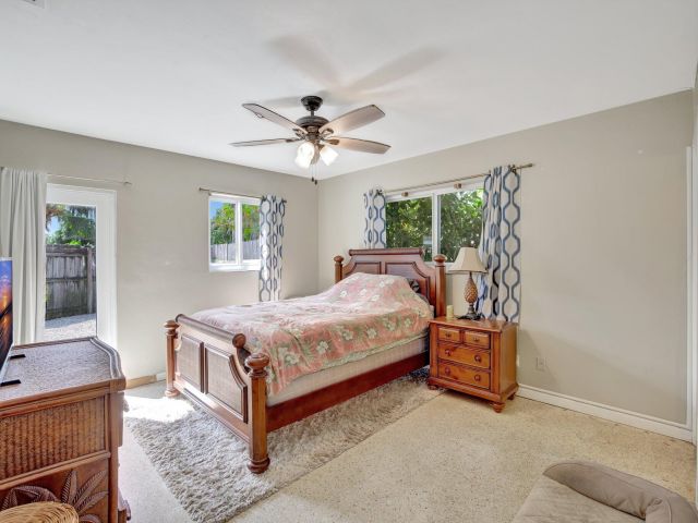 Дом в аренду по адресу 3241 SW 19 Street - фото 6374709