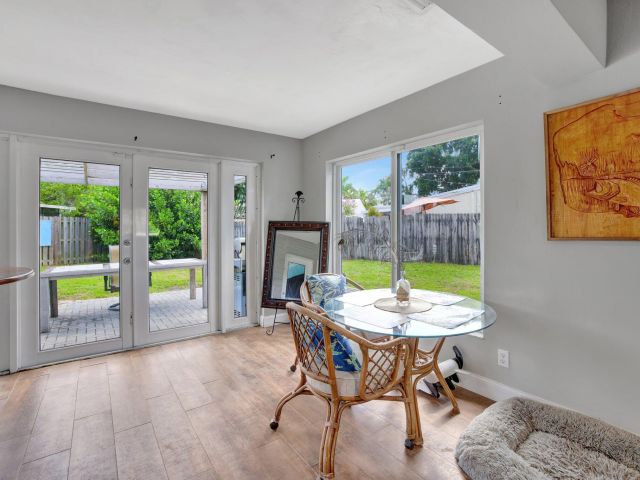 Дом в аренду по адресу 3241 SW 19 Street - фото 6444197