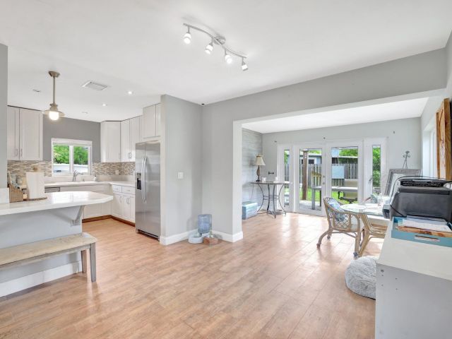 Дом в аренду по адресу 3241 SW 19 Street - фото 6444198