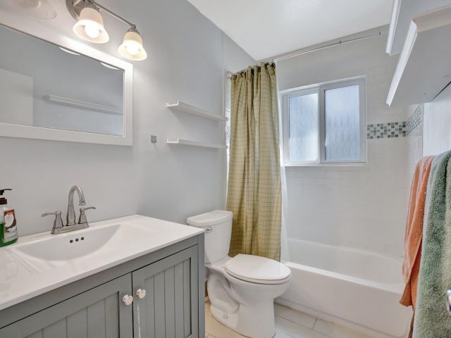 Дом в аренду по адресу 3241 SW 19 Street - фото 6444204