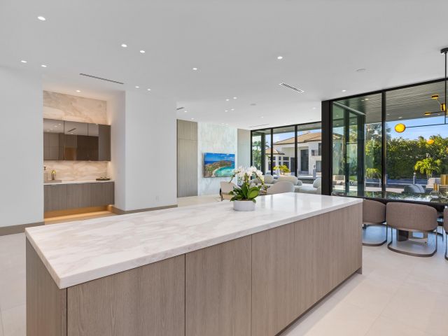 Продажа дома по адресу 541 Golden Harbour Drive - фото 6413570