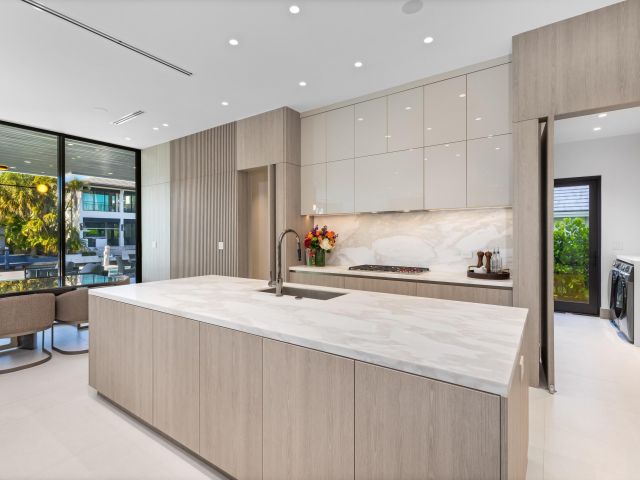 Продажа дома по адресу 541 Golden Harbour Drive - фото 6413571