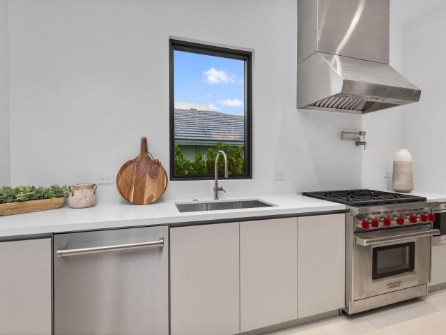 Продажа дома по адресу 541 Golden Harbour Drive - фото 6413572