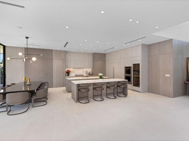 Продажа дома по адресу 541 Golden Harbour Drive - фото 6413576