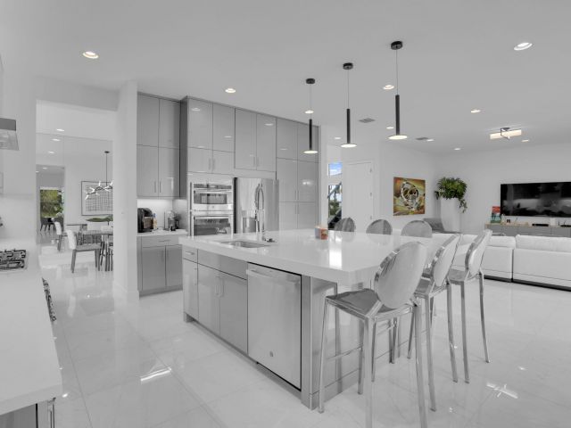 Продажа дома по адресу 8115 Laurel Falls Drive - фото 6445594