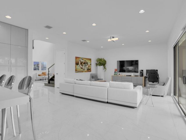 Продажа дома по адресу 8115 Laurel Falls Drive - фото 6445596