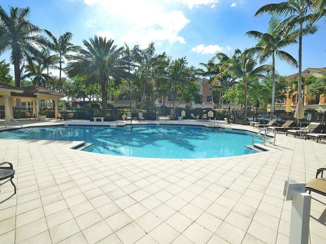 Дом в аренду по адресу 5510 NE Trieste Terrace - фото 6378220