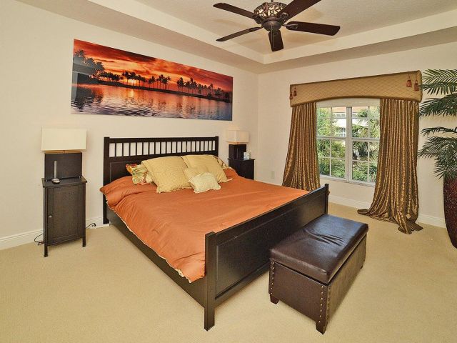 Дом в аренду по адресу 5510 NE Trieste Terrace - фото 6378222